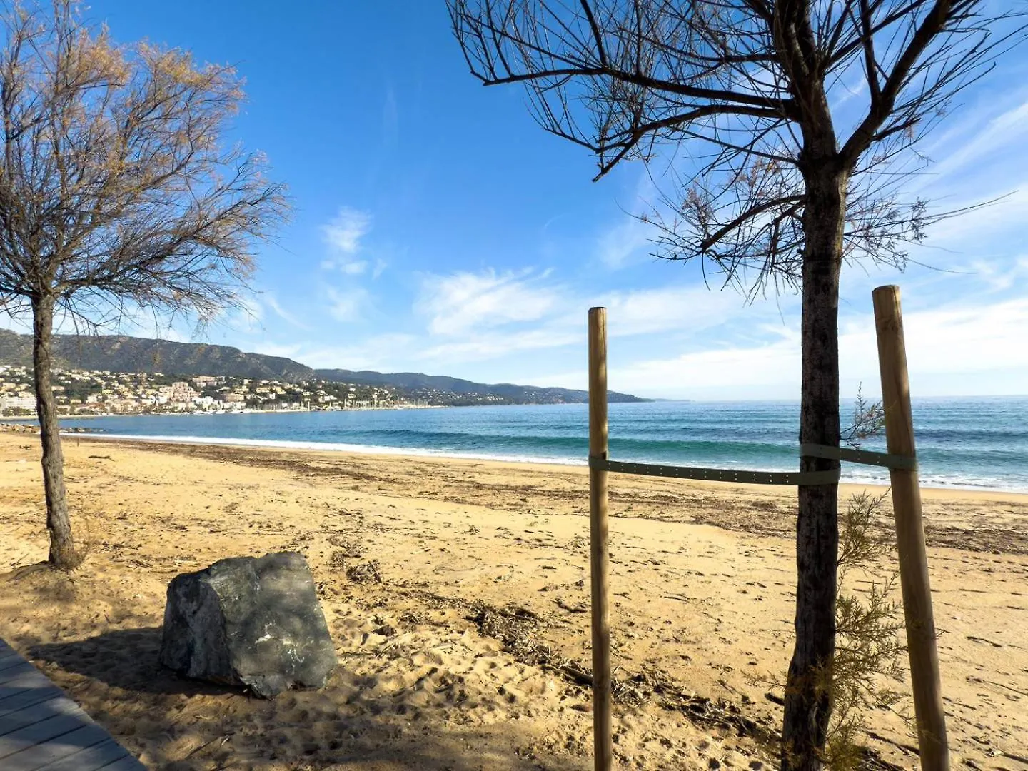 T2 Pied Dans L'Eau- Vue Mer- Proche Commerces Le Lavandou