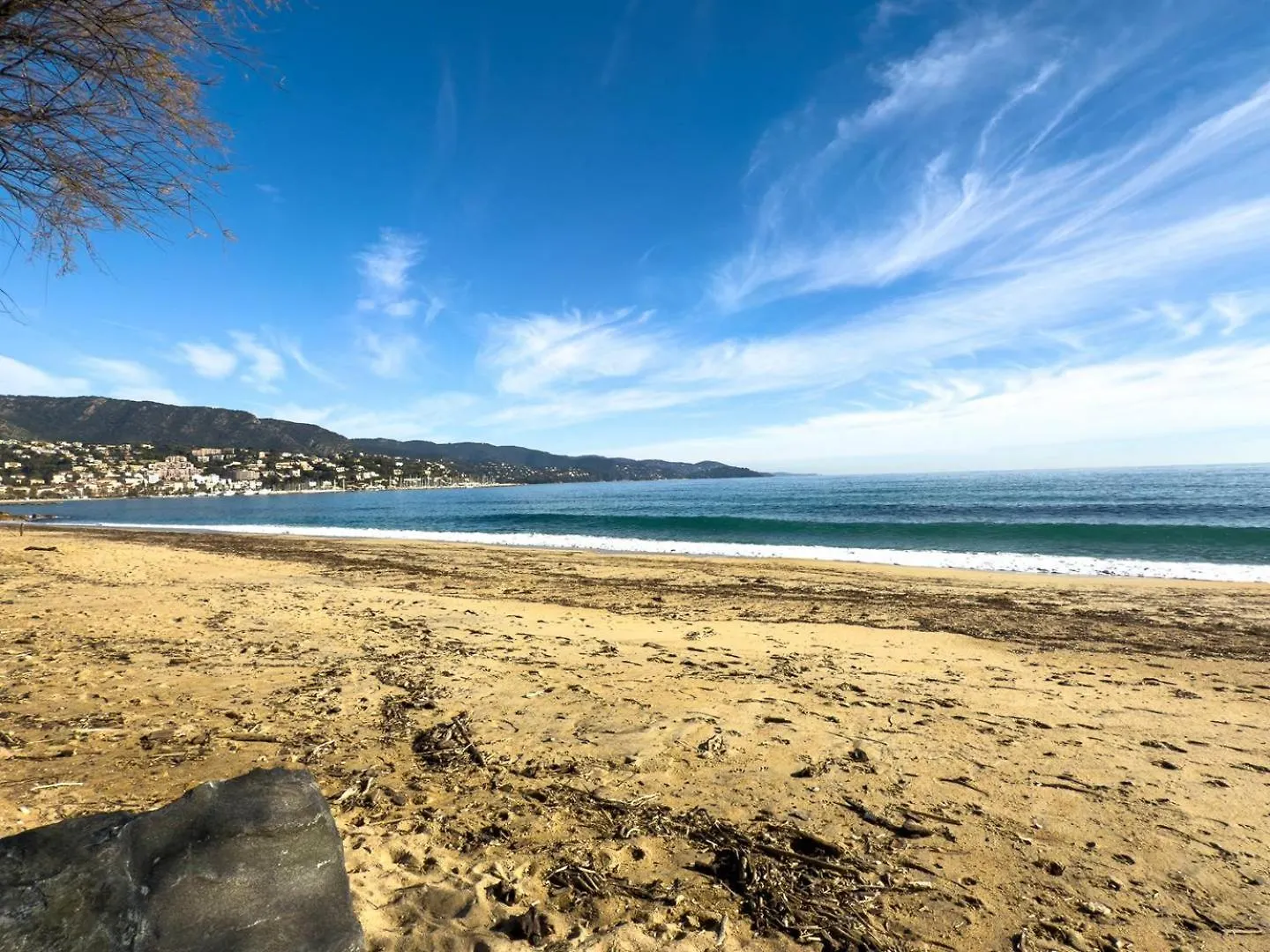 T2 Pied Dans L'Eau- Vue Mer- Proche Commerces Le Lavandou