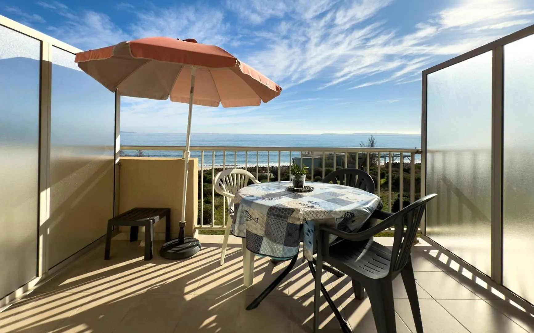Apartment T2 Pied Dans L'Eau- Vue Mer- Proche Commerces Le Lavandou